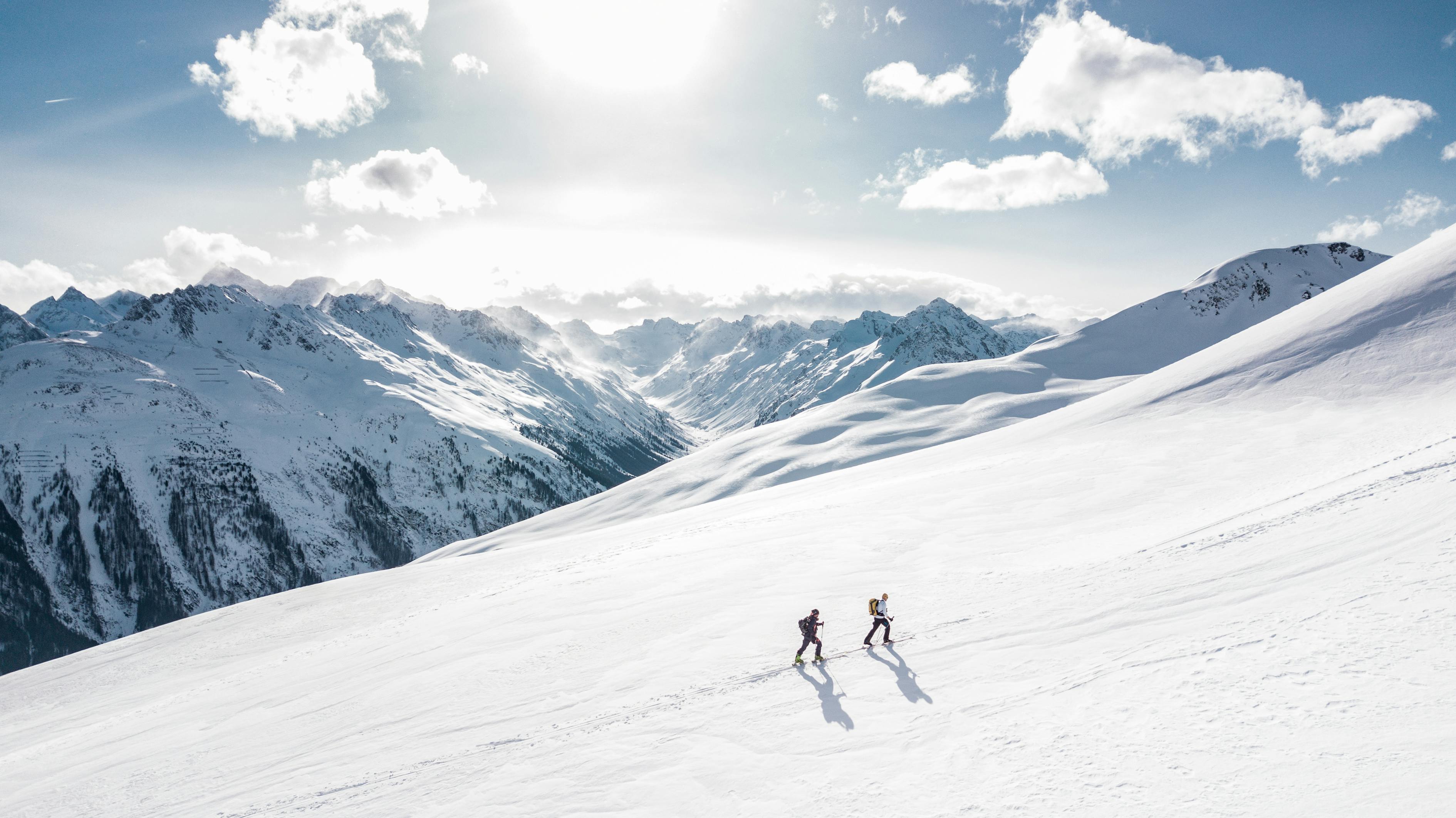 滑雪巔峰勇者，挑戰(zhàn)極限的滑雪傳奇